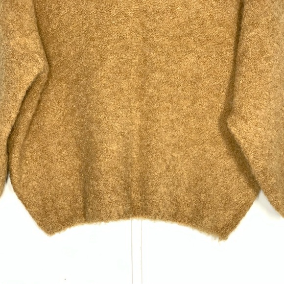Vero Moda V-Neck Oversized Sweater Recycled Polyester Blend in Tigers Eve - Picture 6 of 14